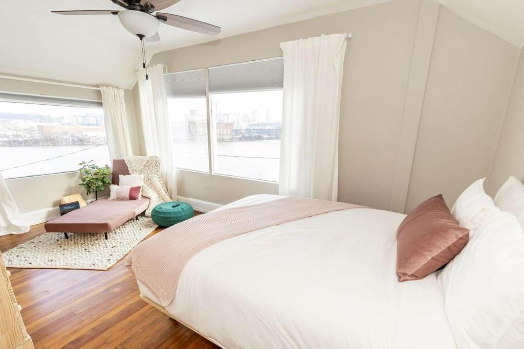 Cozy Riverfront Bungalow With Stunning Views Covington Bagian luar foto