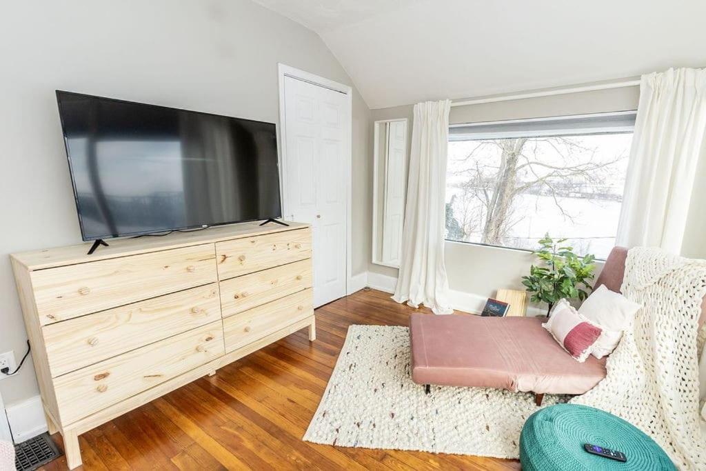 Cozy Riverfront Bungalow With Stunning Views Covington Bagian luar foto