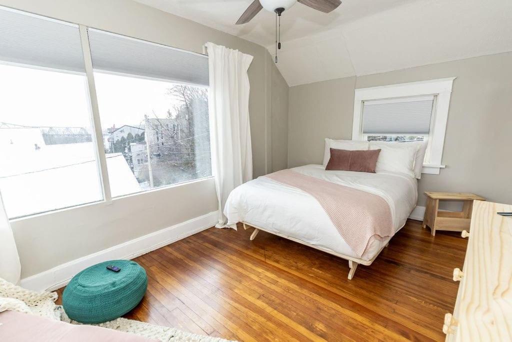 Cozy Riverfront Bungalow With Stunning Views Covington Bagian luar foto