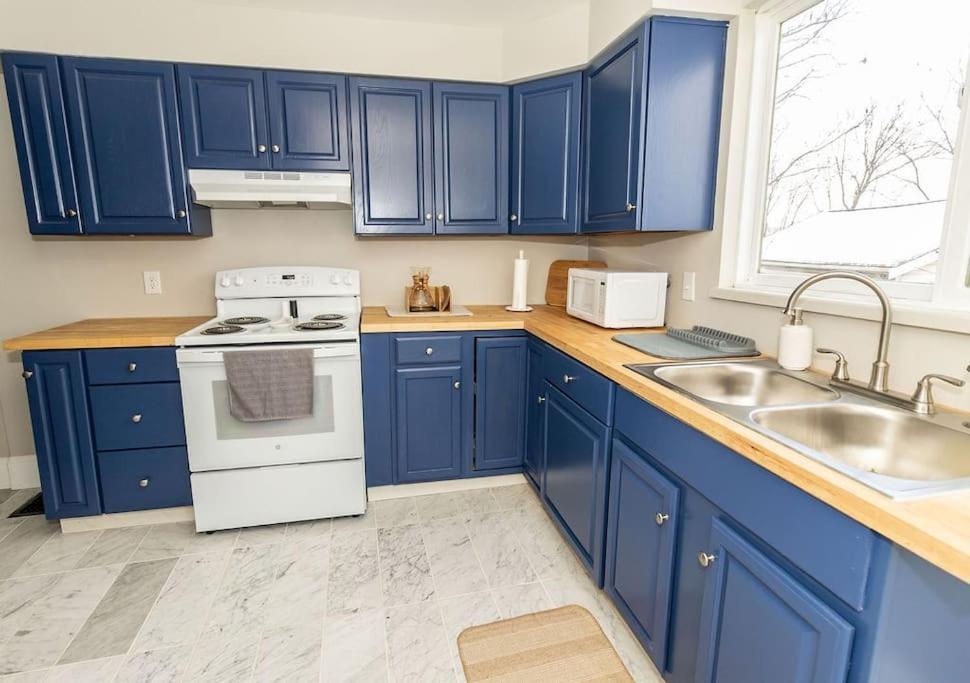Cozy Riverfront Bungalow With Stunning Views Covington Bagian luar foto