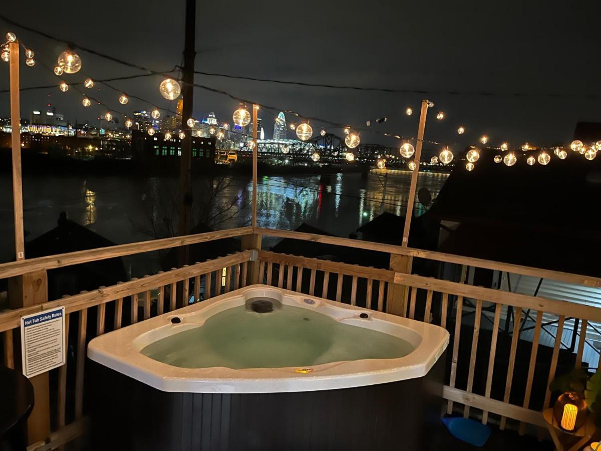 Cozy Riverfront Bungalow With Stunning Views Covington Bagian luar foto